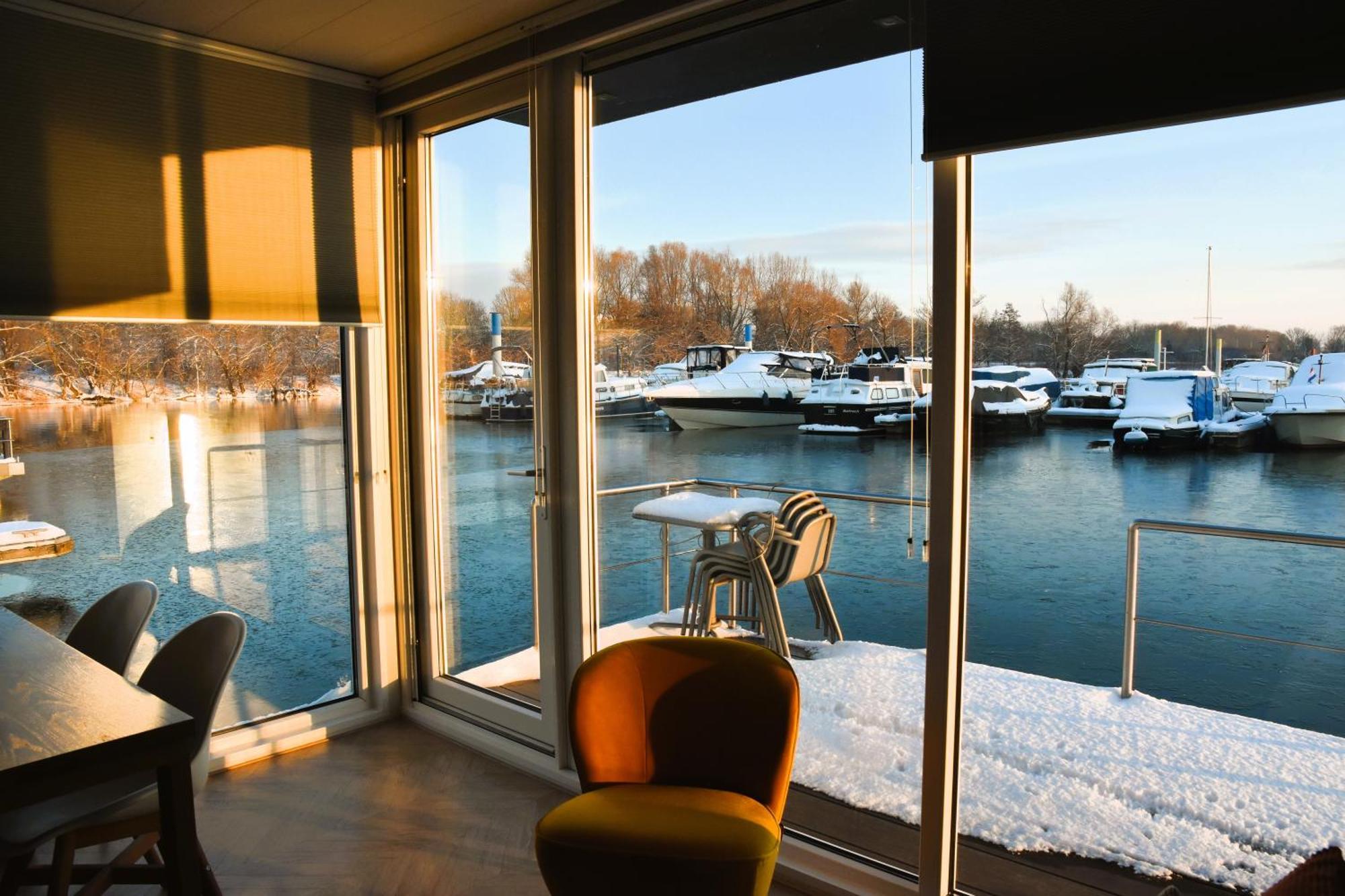 Houseboat Trinidad Hotel Maastricht Exterior photo