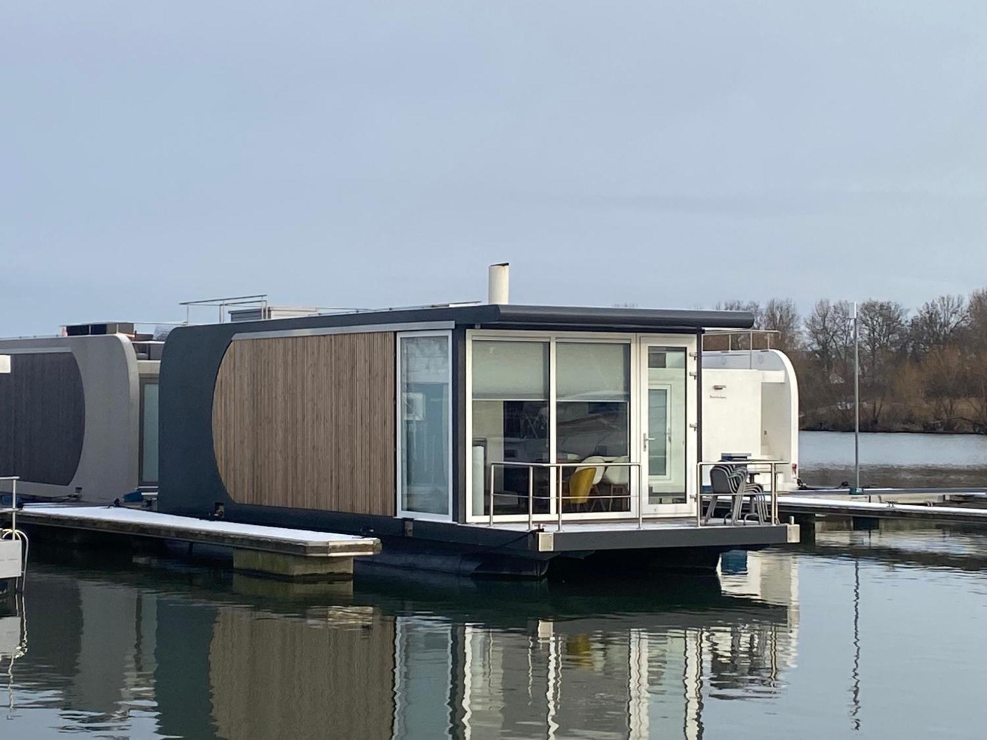 Houseboat Trinidad Hotel Maastricht Exterior photo